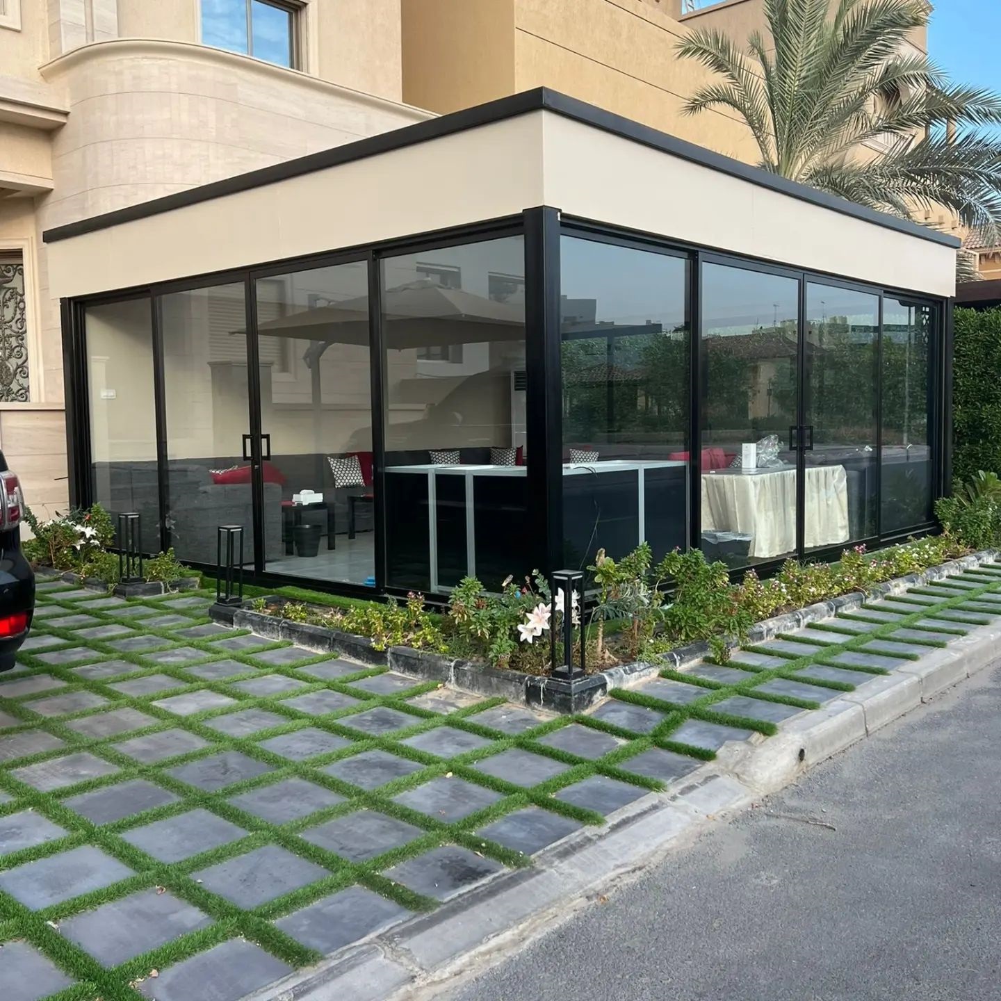 مشروع غرف زجاج